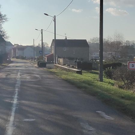 Calme Au Canal De Centre Dennevy 外观 照片