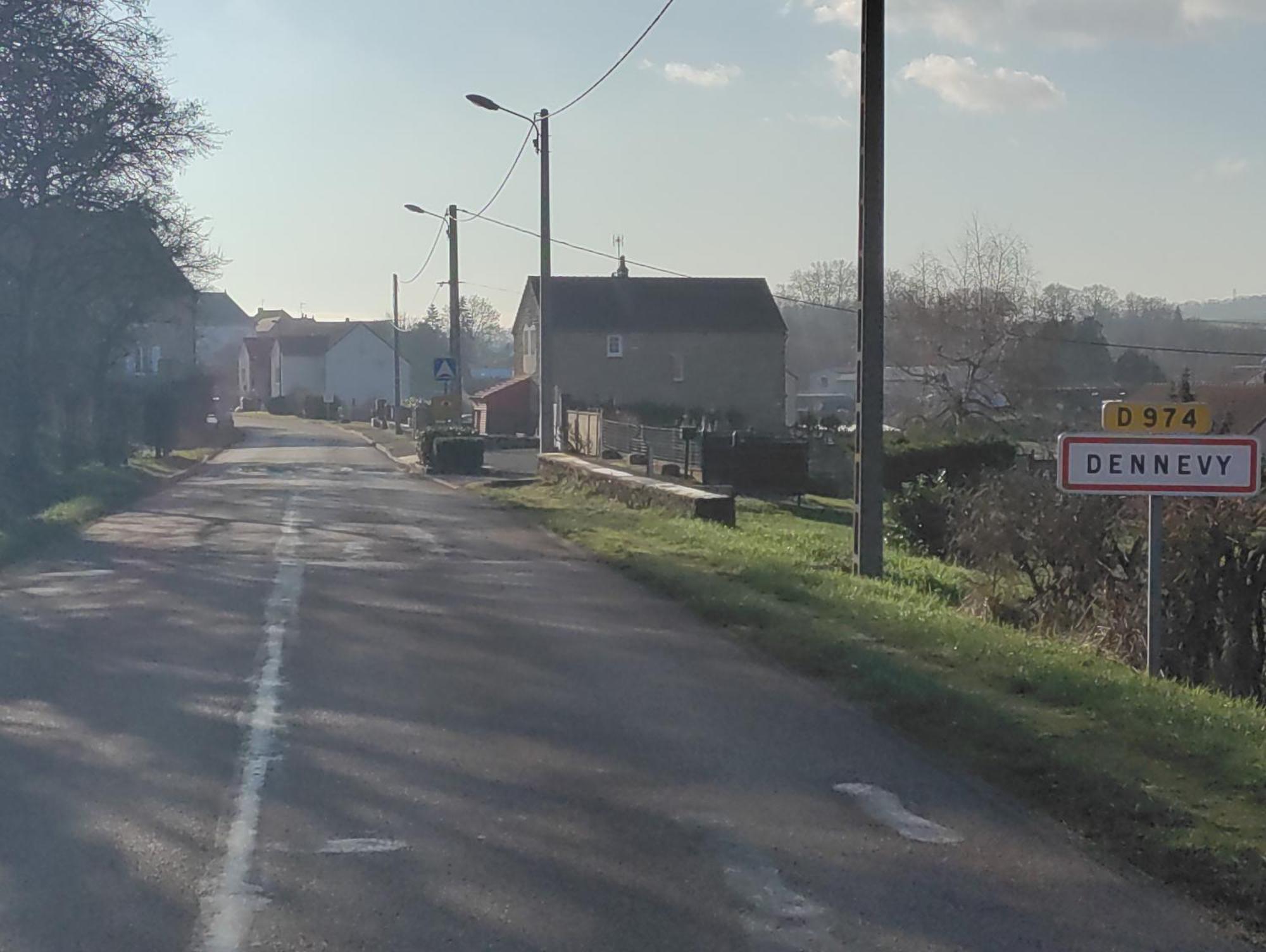 Calme Au Canal De Centre Dennevy 外观 照片
